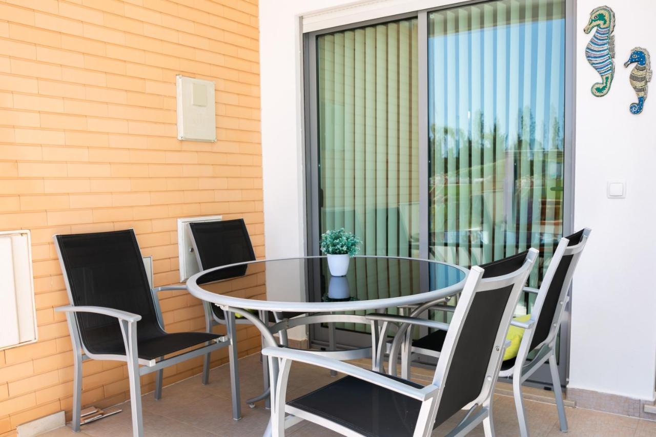 Sunny Villa Facing The Swimming Pool Fontainhas  Extérieur photo